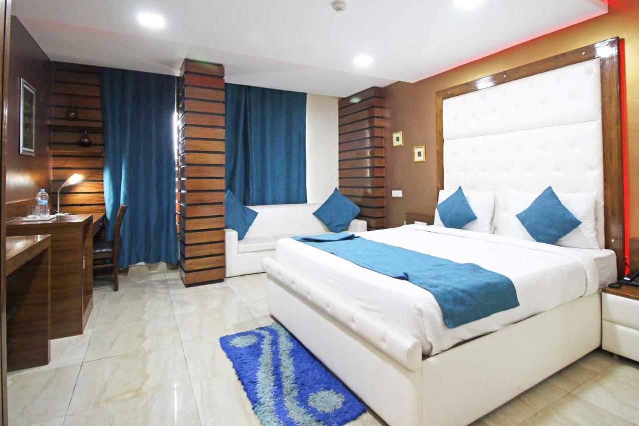 Oyo 4964 Golden Oyster Suites Dehradun Exterior foto